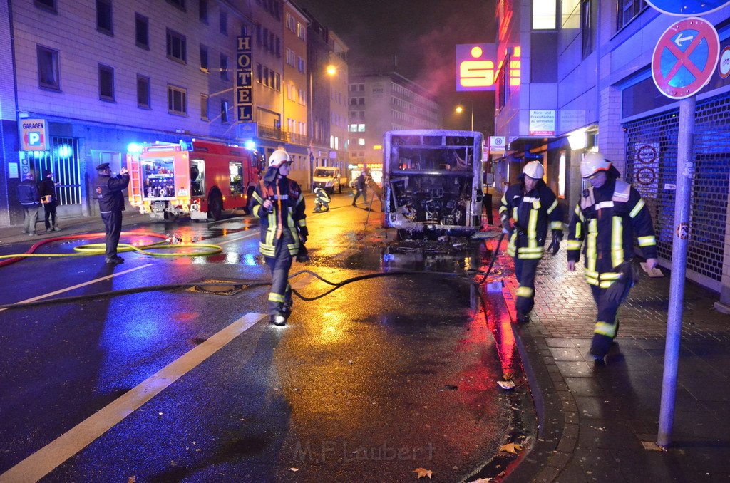 Stadtbus fing Feuer Koeln Muelheim Frankfurterstr Wiener Platz P059.JPG